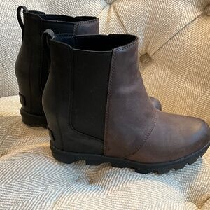 Sorel Boots. Brown and Black. Worn 1x Size 8